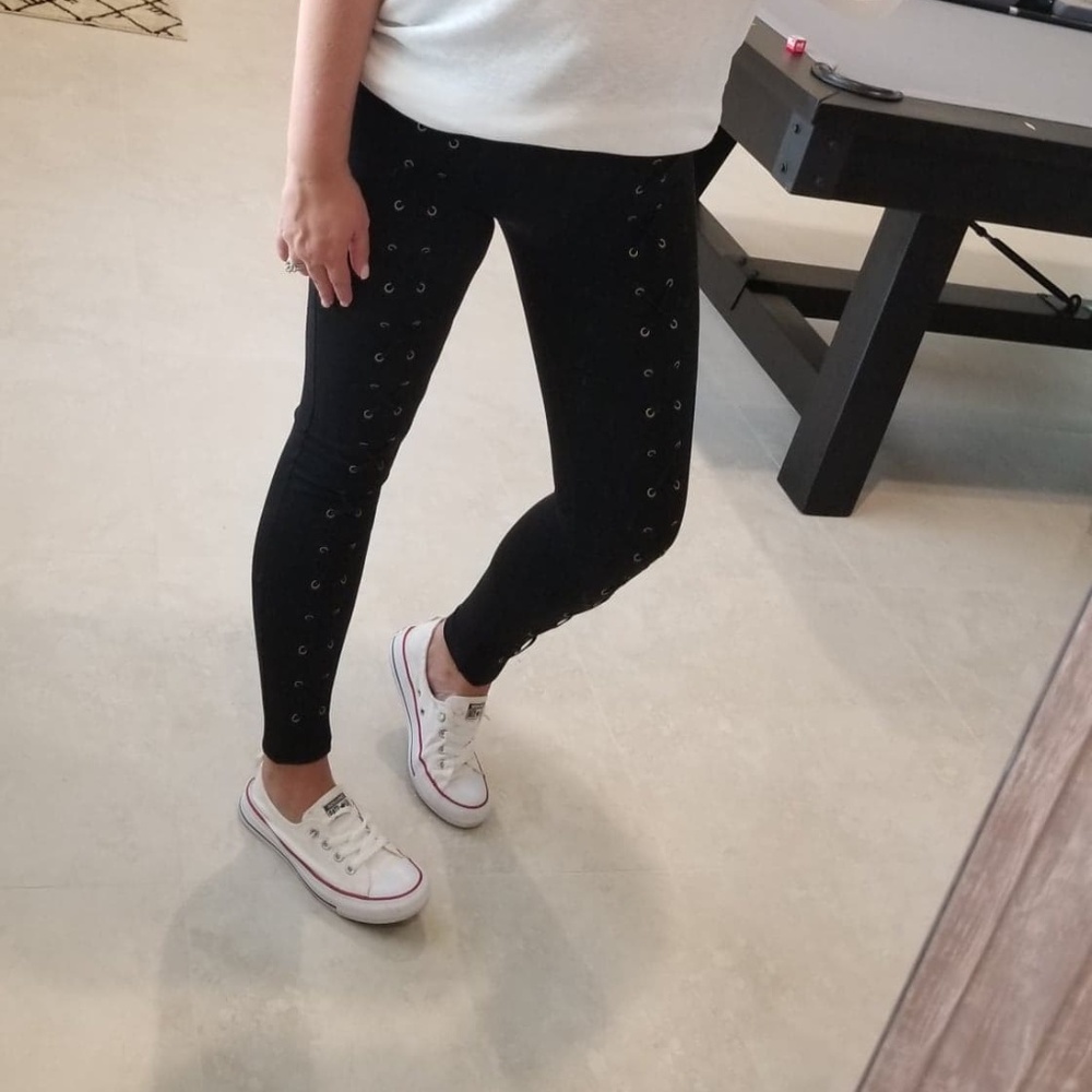 Black Kris Cross Leggings - Picture 2 of 3